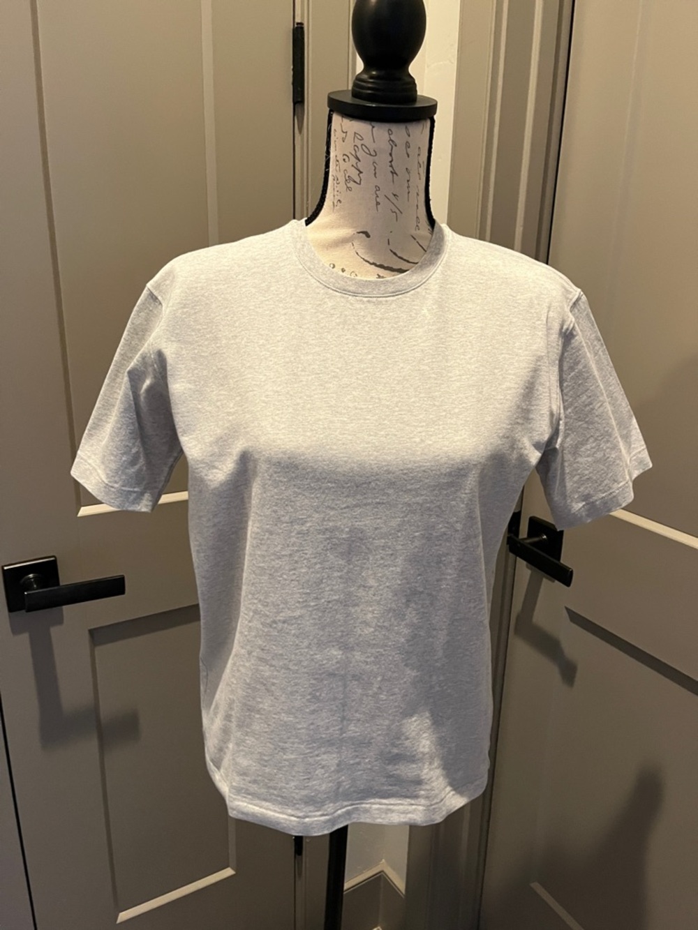 Uniqlo Light Gray Short Sleeve Crew Neck Tee - SMALL - NWT